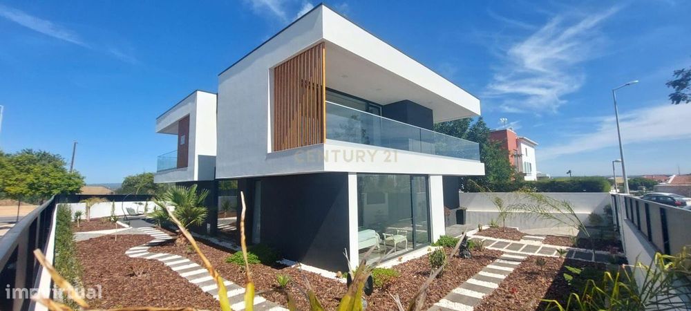 Luxuosa Moradia Nova com 4 Quartos e Vista em Faro, Portimão