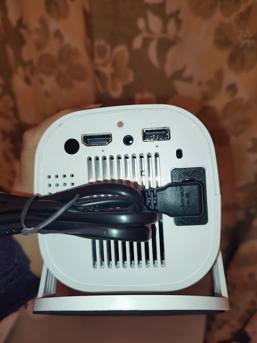 Смарт телевизор на потолке. Смарт проэктор 4К на андроиде 11. Гарантия