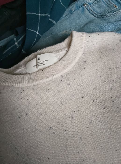 Kremowy sweterek 122/128 h&m