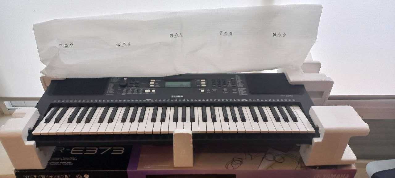 Sintetizador Yamaha PSR-E373