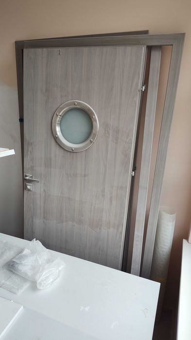 2x drzwi łazienkowe lewe, szerokość 80cm.