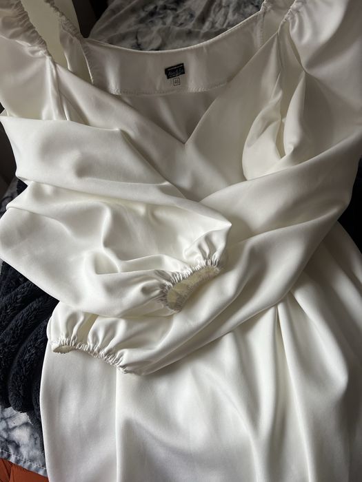 Женское платье в идеальном состояние, одевалось один раз, размер М