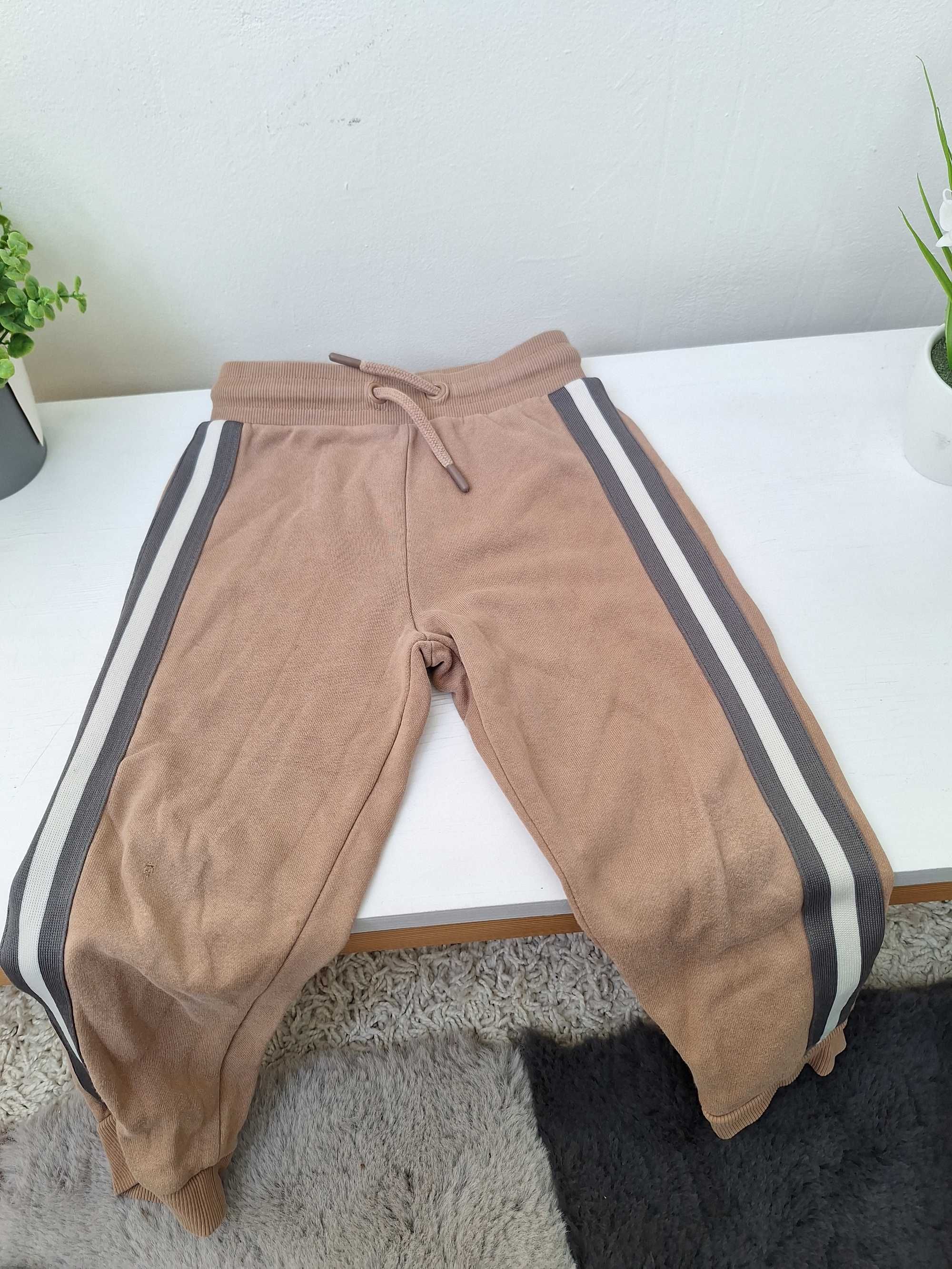 Штани, джинси і кофточки для хлопчика 3-4 роки, одяг комплектом