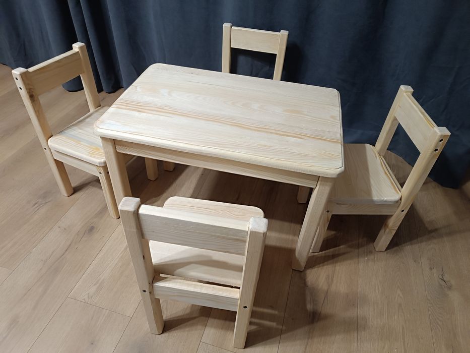 Дитячий стіл та стілець