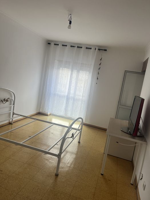 Arrendo Quarto com Casa de Banho Privada