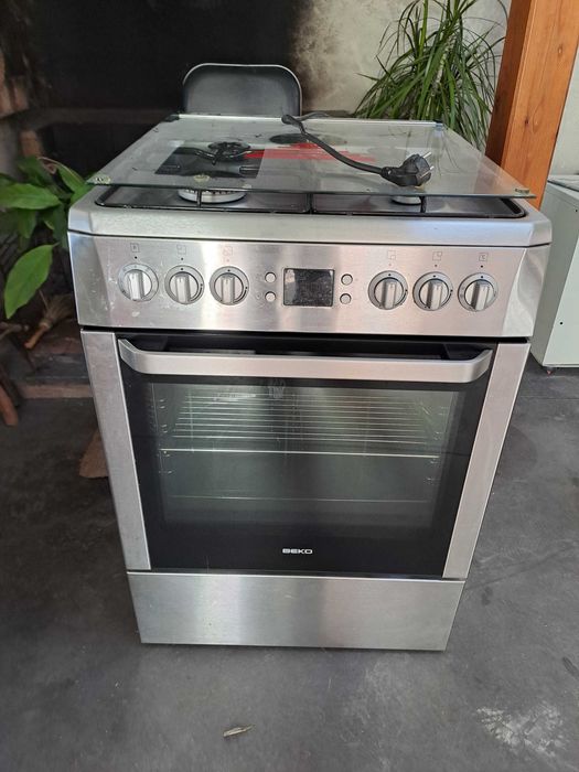 Fogão BEKO a gás de botija c/forno elétrico