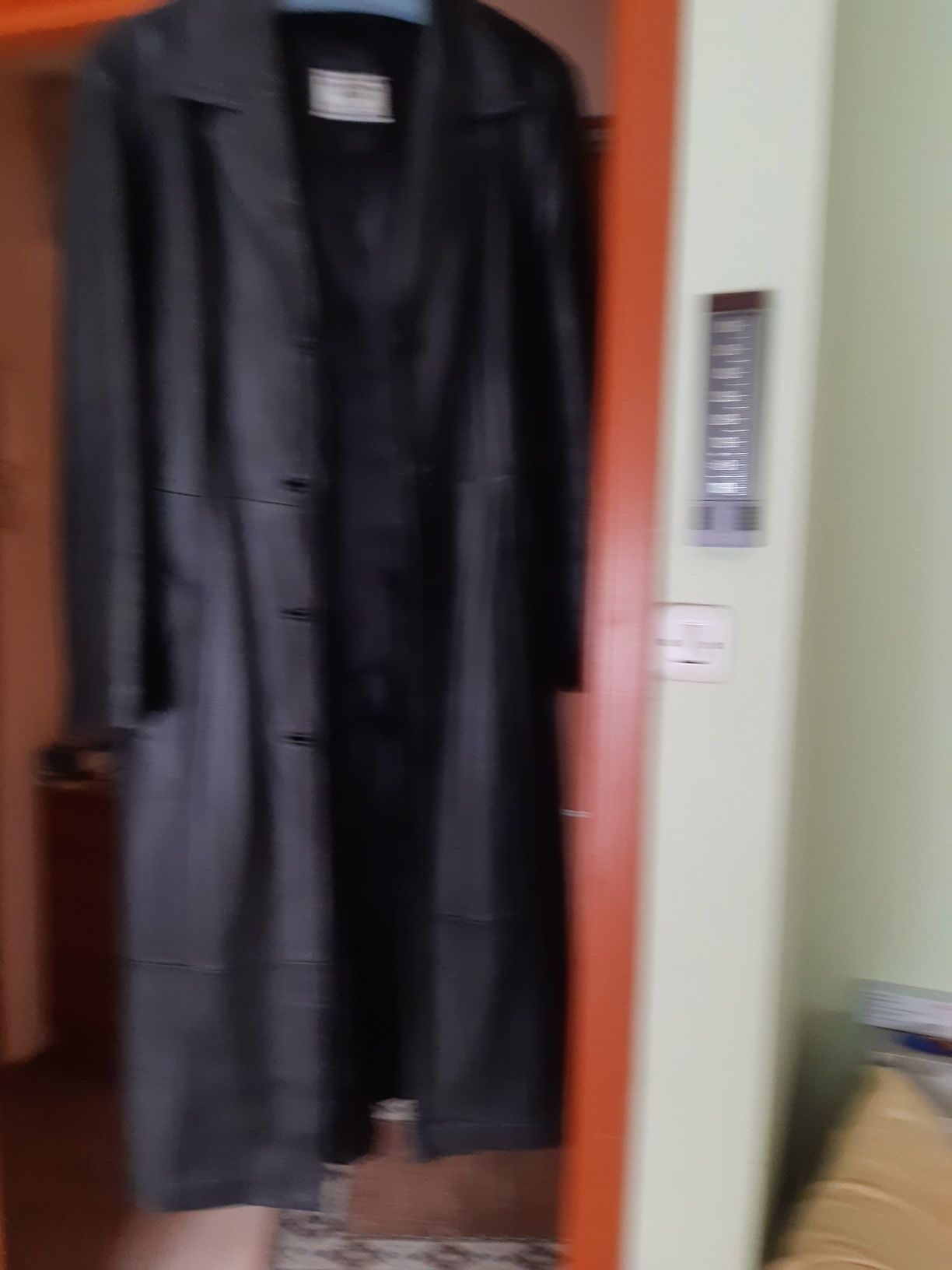 Skórzany płaszcz,długi  czarny,rozmiar M