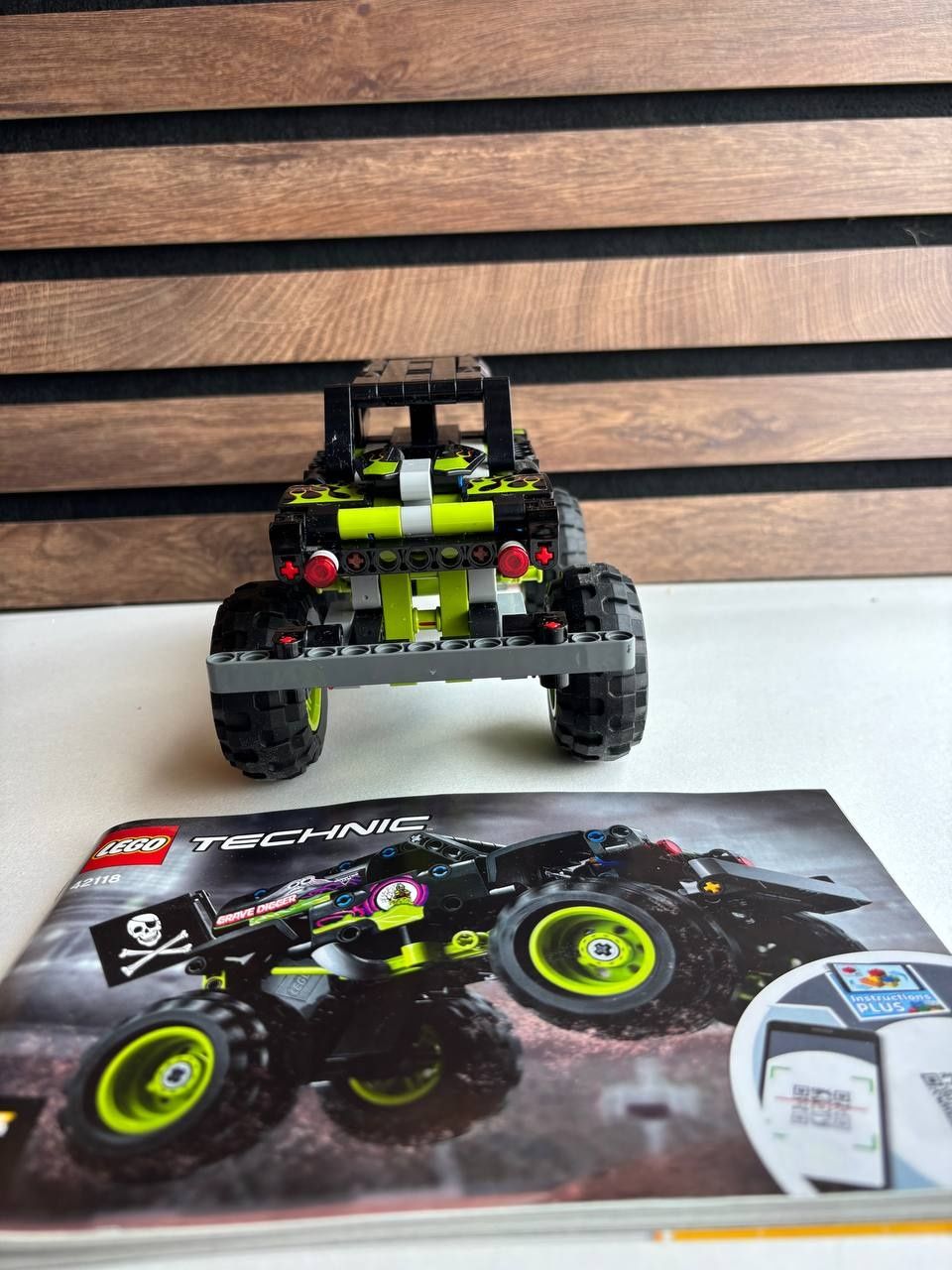 Конструктор LEGO Technic Monster Jam Grave Digger (42118)