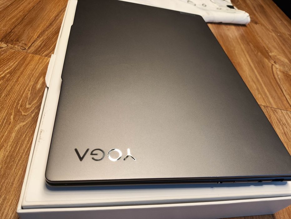 Laptop Lenovo Yoga Pro 7 14IRH8 (82Y700AVPB)