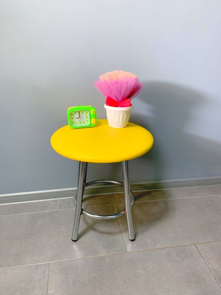 Универсальный, мягкий стул (детский); прикроватный, журнальный столик