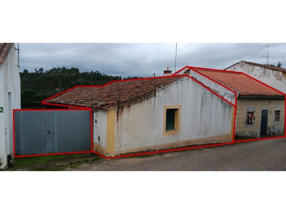 Moradia térrea T2 com 138,60 m² + Lagar/Arrecadação com 110,50 m² E...