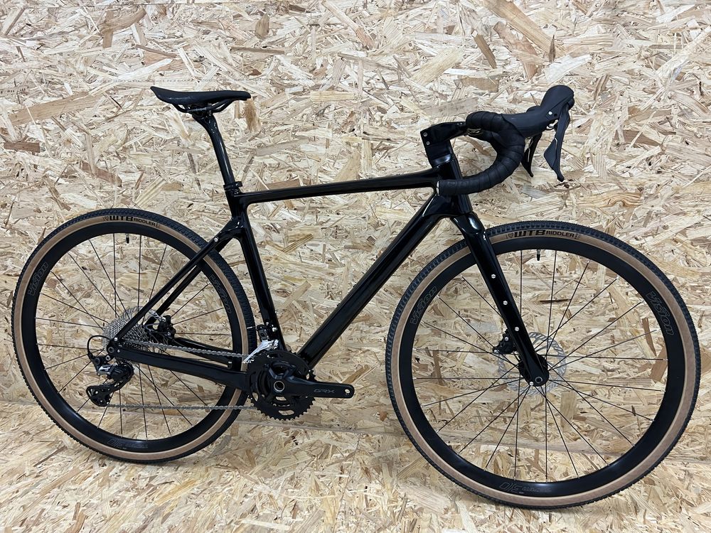 Bicicleta gravel carbono BXT - Cabos internos - Shimano GRX 2x11v