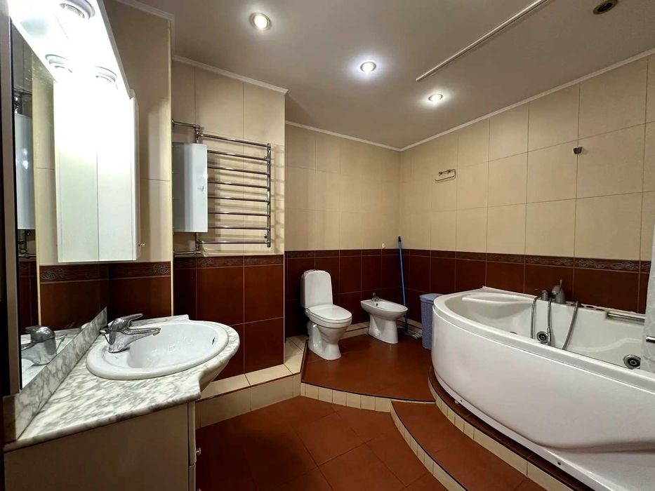 Продаж 3 кім Ахматової 43 Безнал метро Осокорки  Дніпровська наб