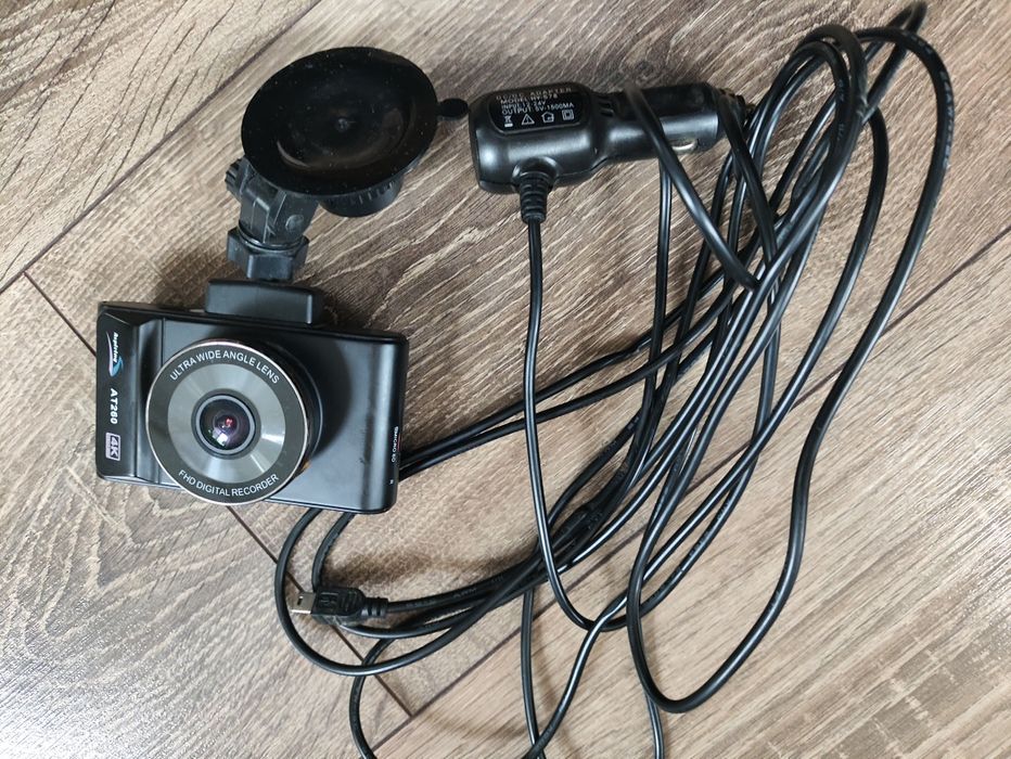 Продам відеореєстратор Aspiring AT260