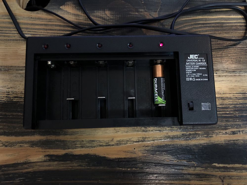 Универсальное зарядное устройство JEC battery charger