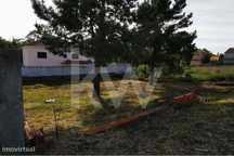 Terreno com 340m2, na freguesia da Amora