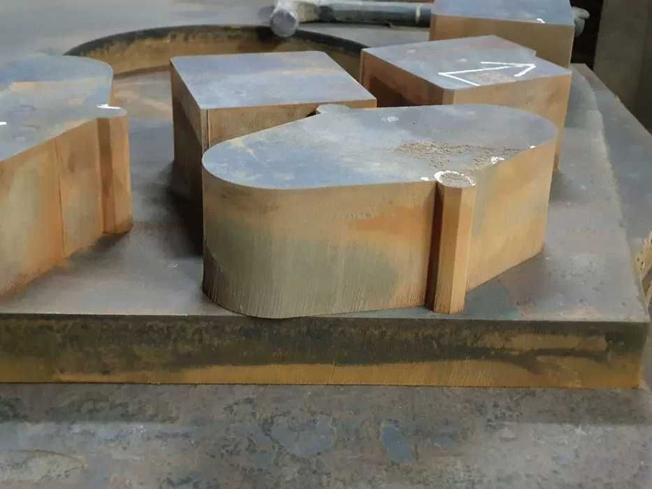 Cięcie wodą stali, szkła, kamienia, gumy. Gięcie blach