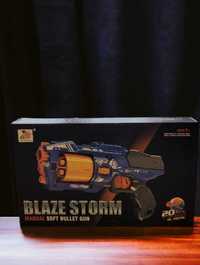 Пистолет-бластер Blaze Storm с мягкими патронами.