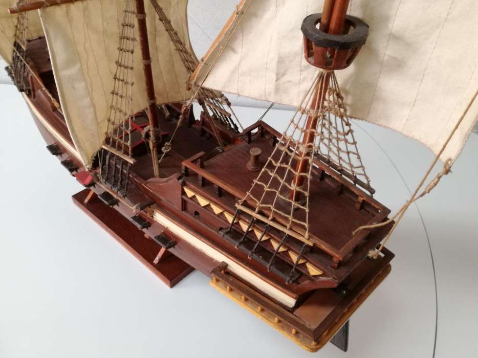Navio Mayflower à mão