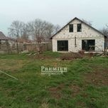 У продажу будинок у стані від будівельників