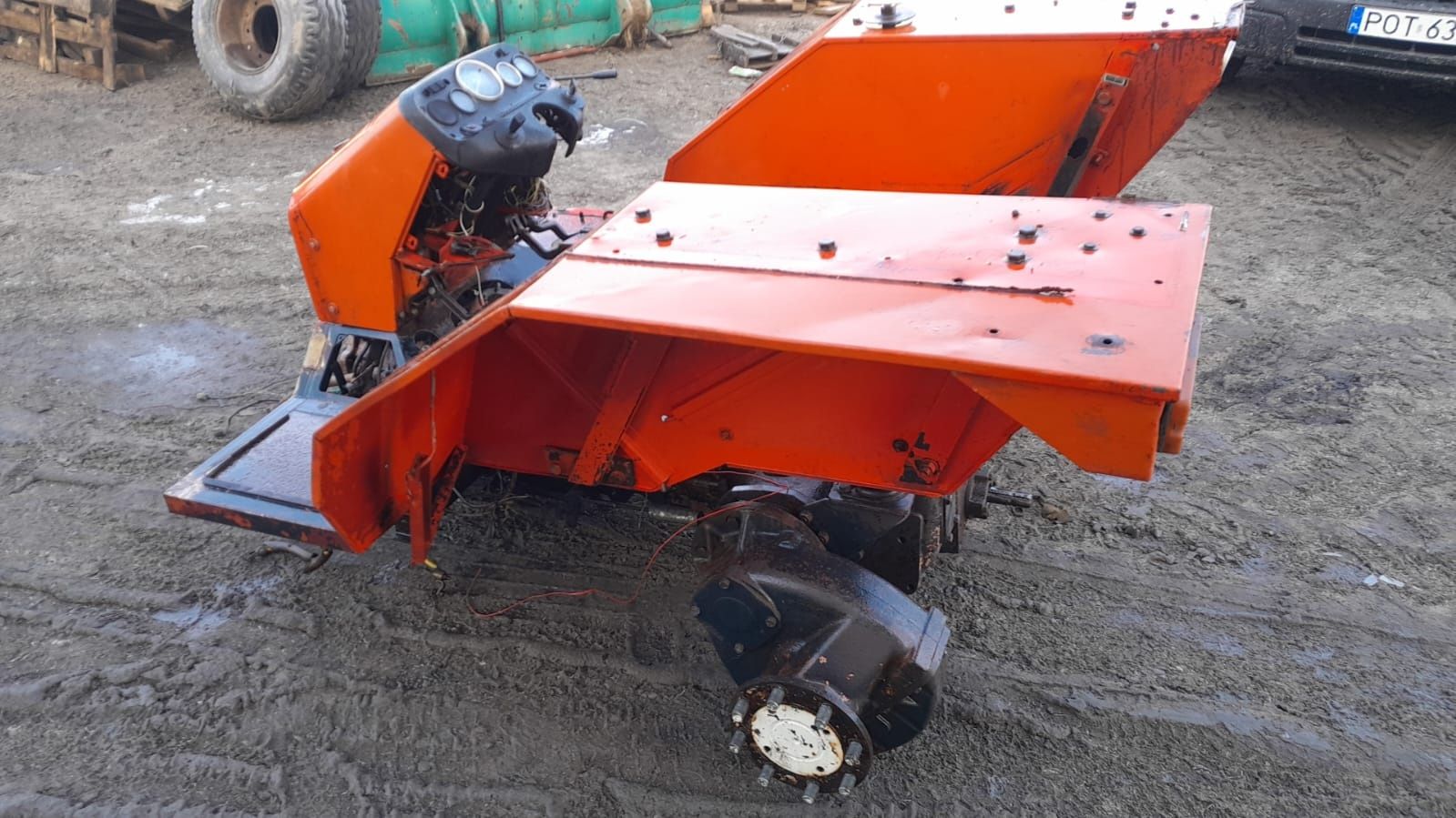 Zwolnica prawa lewa zetor 7211 most atak obudowa skrzynia napęd 7245