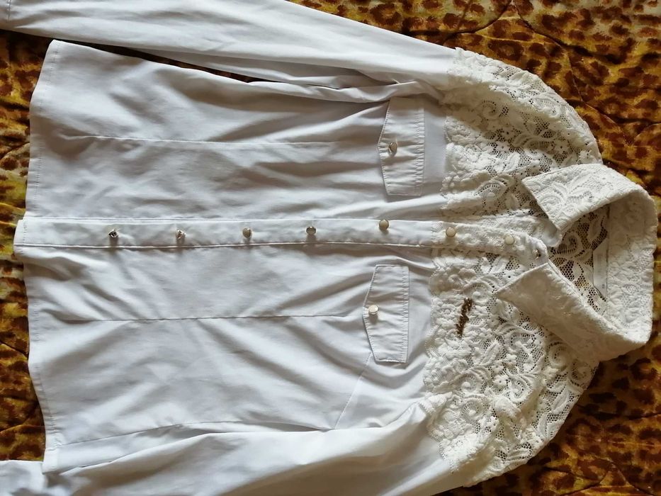 Школьные белые рубашки 1.2.3. класc  размер М,S.