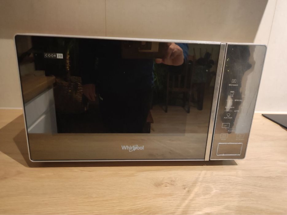 Mikrofala Whirlpool