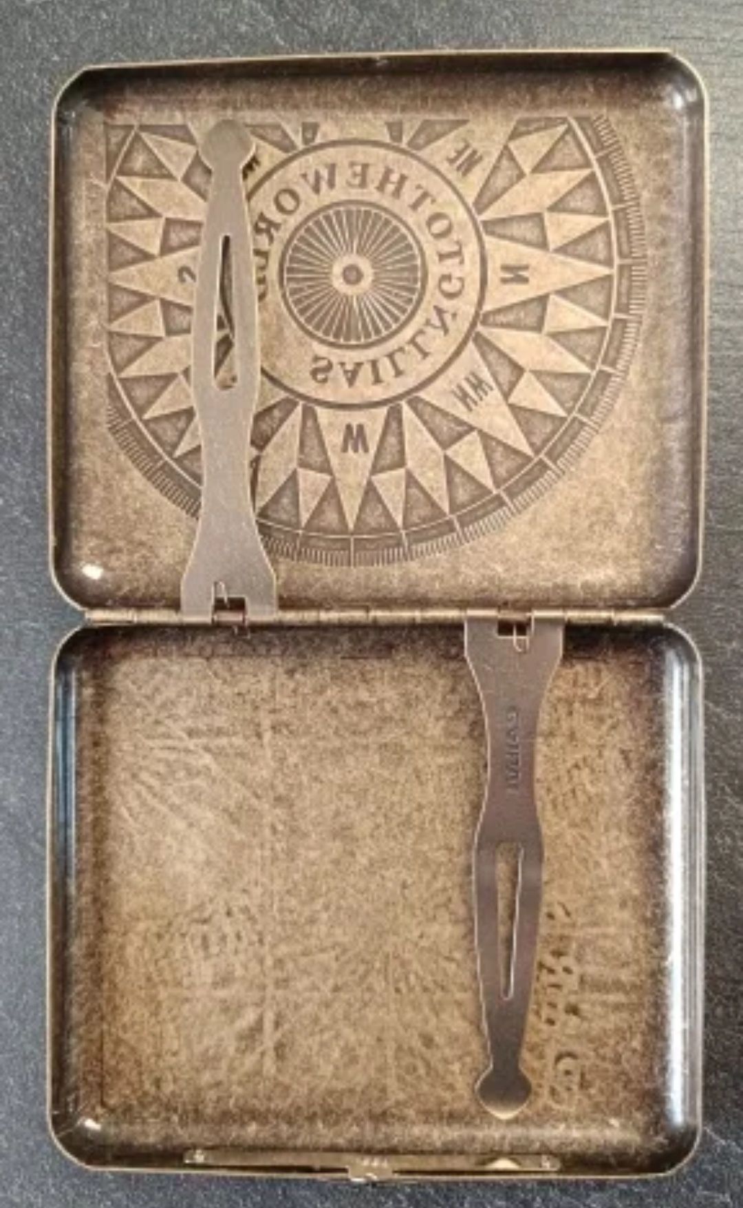 Картхолдер металлический Счастливый морской компас на подарок

Полност