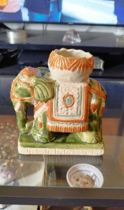 Elefante indo-português antigo em cerâmica