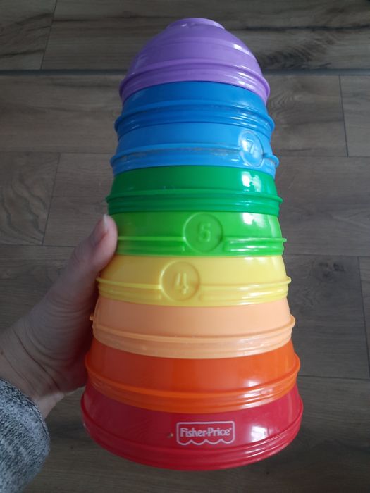 Kubeczki kubki piramida piramidka wieża sortownia Fisher price