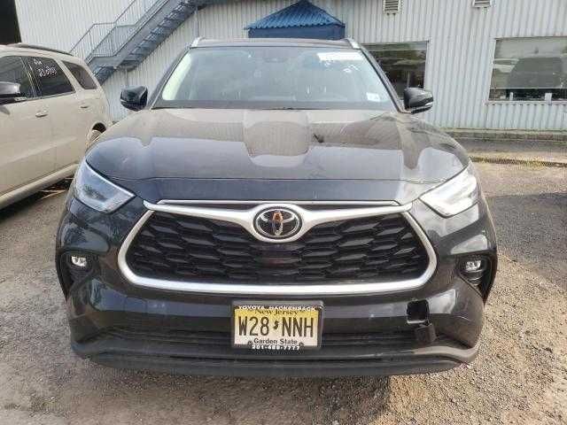 Toyota Highlander XLE 2021