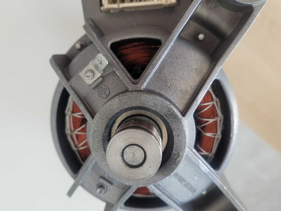 Silnik inwentorowy pralki Hotpoint Ariston AQS73D 29