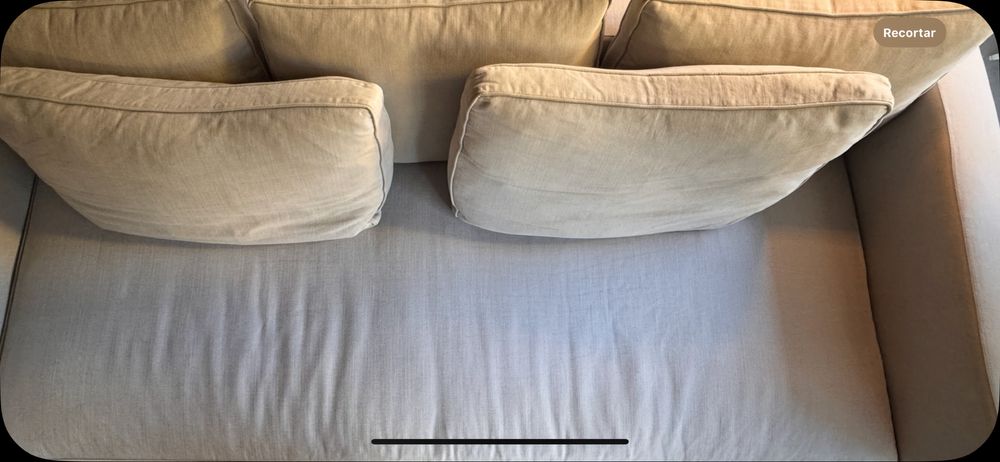 Sofa  de  sala em muito bom estado , beige 3 almofadas.