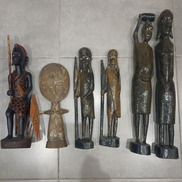 Estatuetas de madeira