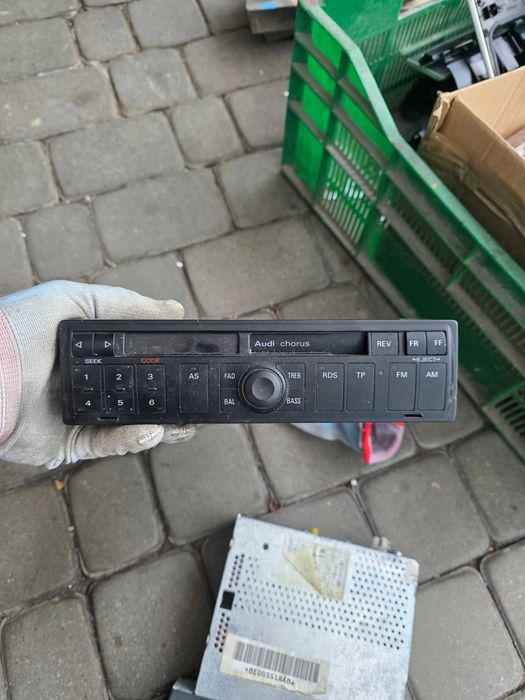 Radio samochodowe fabryczne audi horus sprawne z kodem.