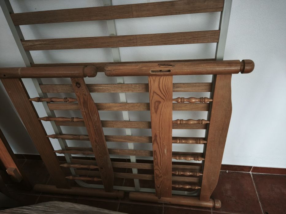 Cama solteiro de madeira