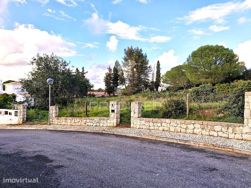 Excelente Terreno Urbano 1.628 m2 em Condominio - Portimão