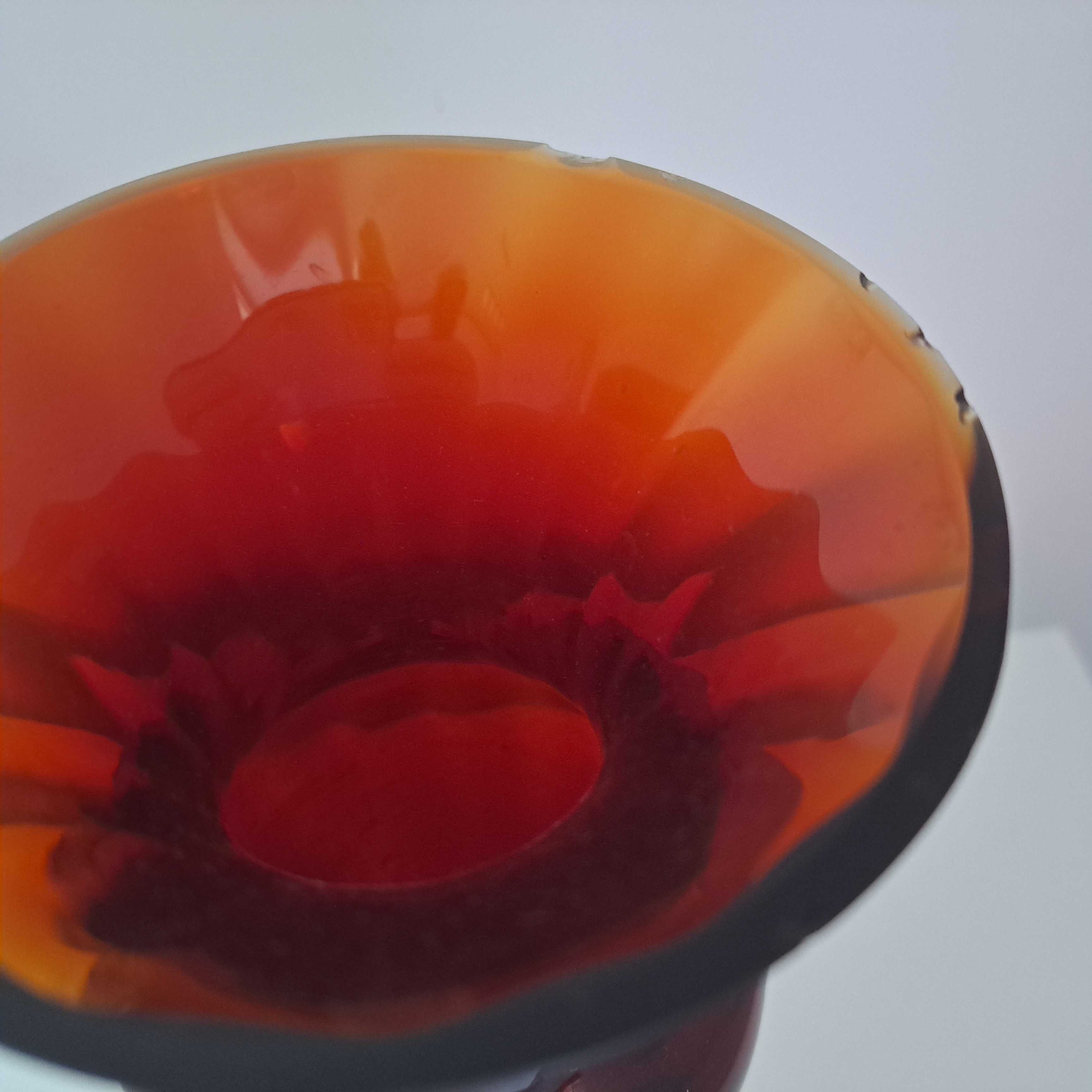 Duży szklany kielich, wazon w kolorze bordo, oryginalny PRL