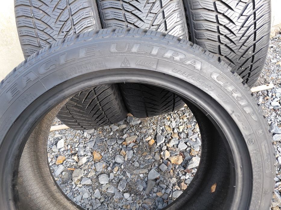 225/45/17 opony zimowe x 4 szt typu Runflat REZERWACJA