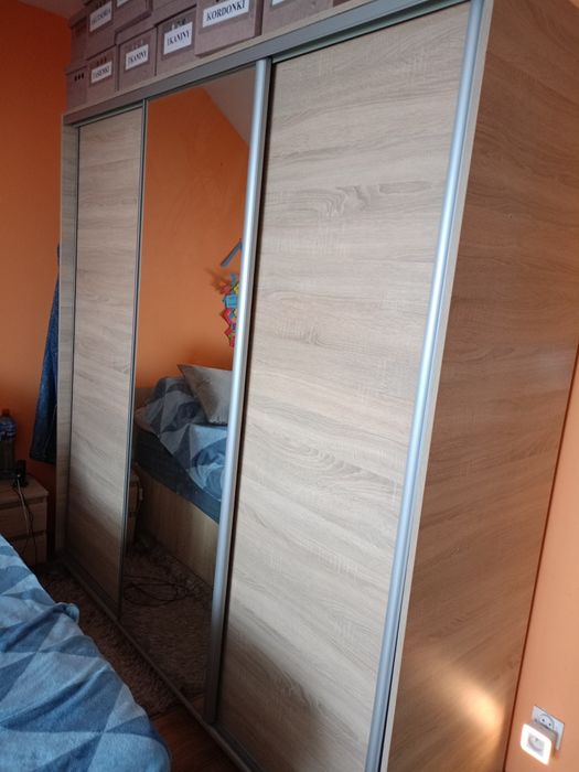 Sprzedam szafę trzy drzwiową przesówną