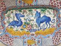 Linda grande antiga travessa em faianca portuguesa de Coimbra  - ass.
