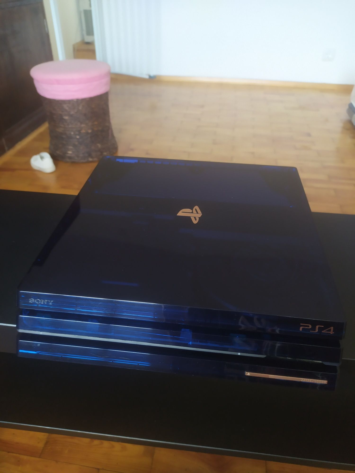 PlayStation 4 PRO 500 Million Limited Edition