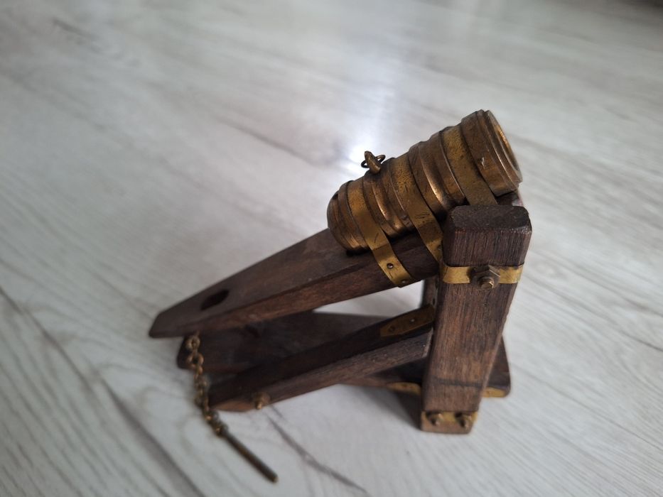 Stara drewniane armata