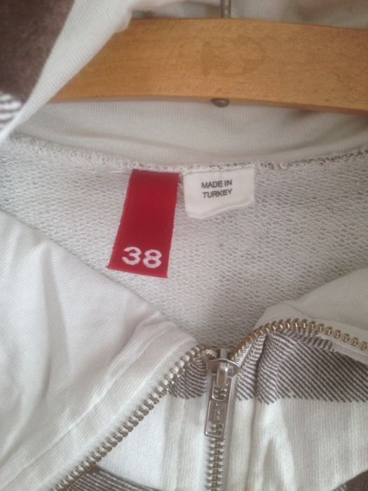 Bluza w kratę z dlogim kolnierzem na szyjeę