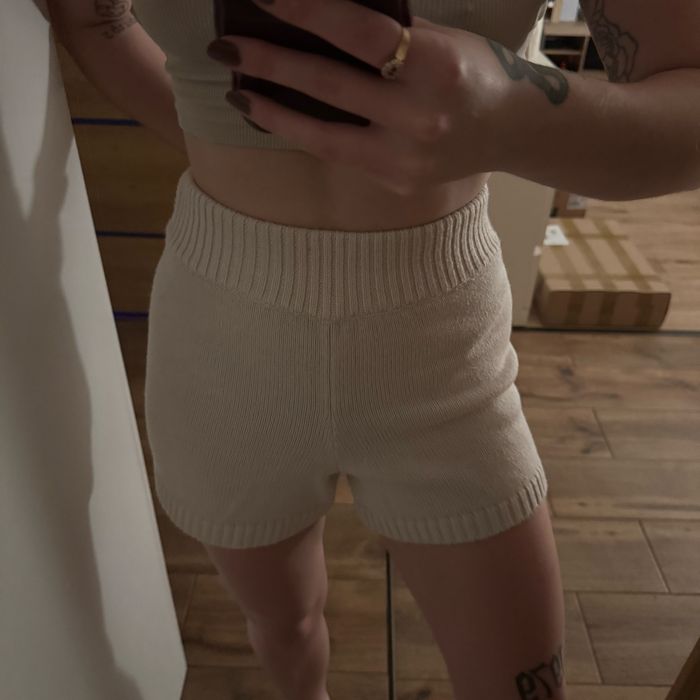 krótkie spodenki sweterkowe beżowe M h&m jesień