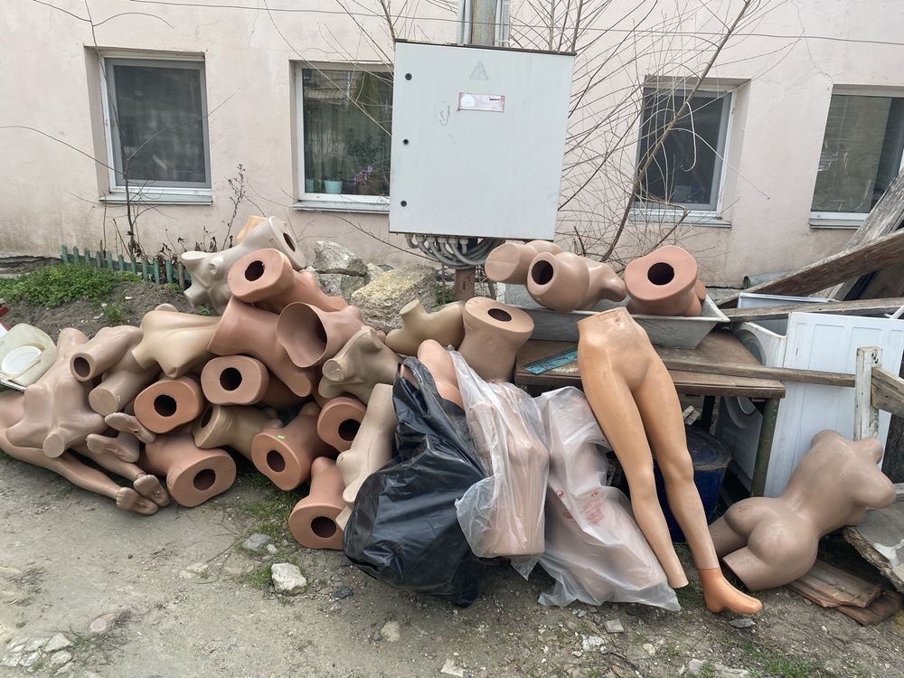 манекени пластмасові