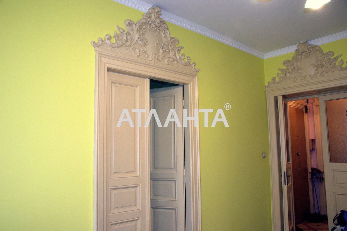Продаж 3-х кімнатної квартири в історичному центрі Львова