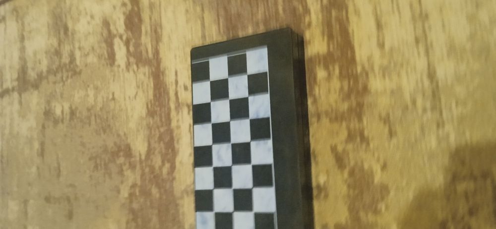 Шахи магнітні, поле металеве