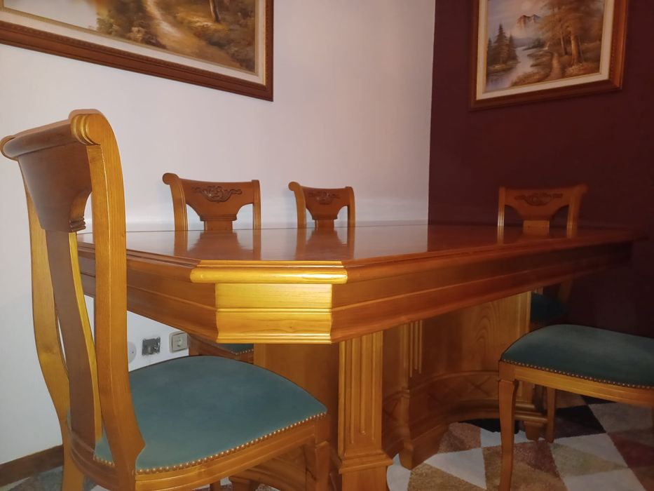 Conjunto de mesa e cadeiras
