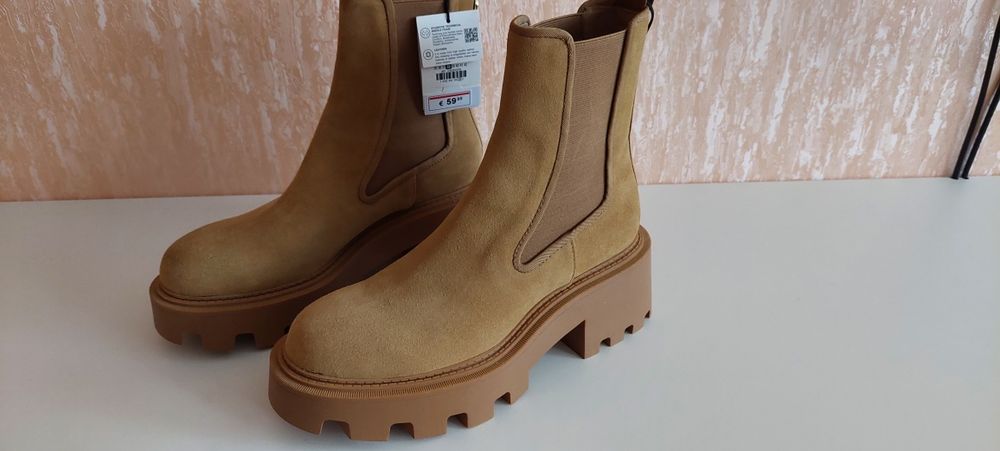 Нові замшеві ботильони Зара, розмір 39